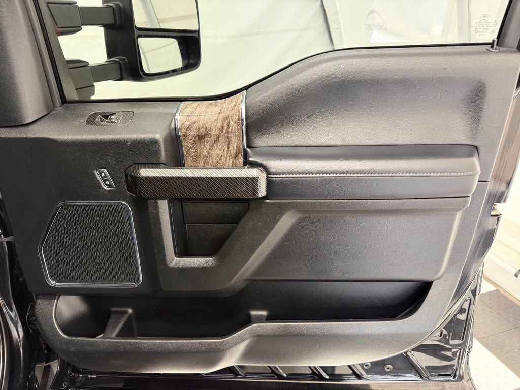 Used 2019 Ford F250 Lariat w/ Lariat Ultimate Package AWD/4WD image 23