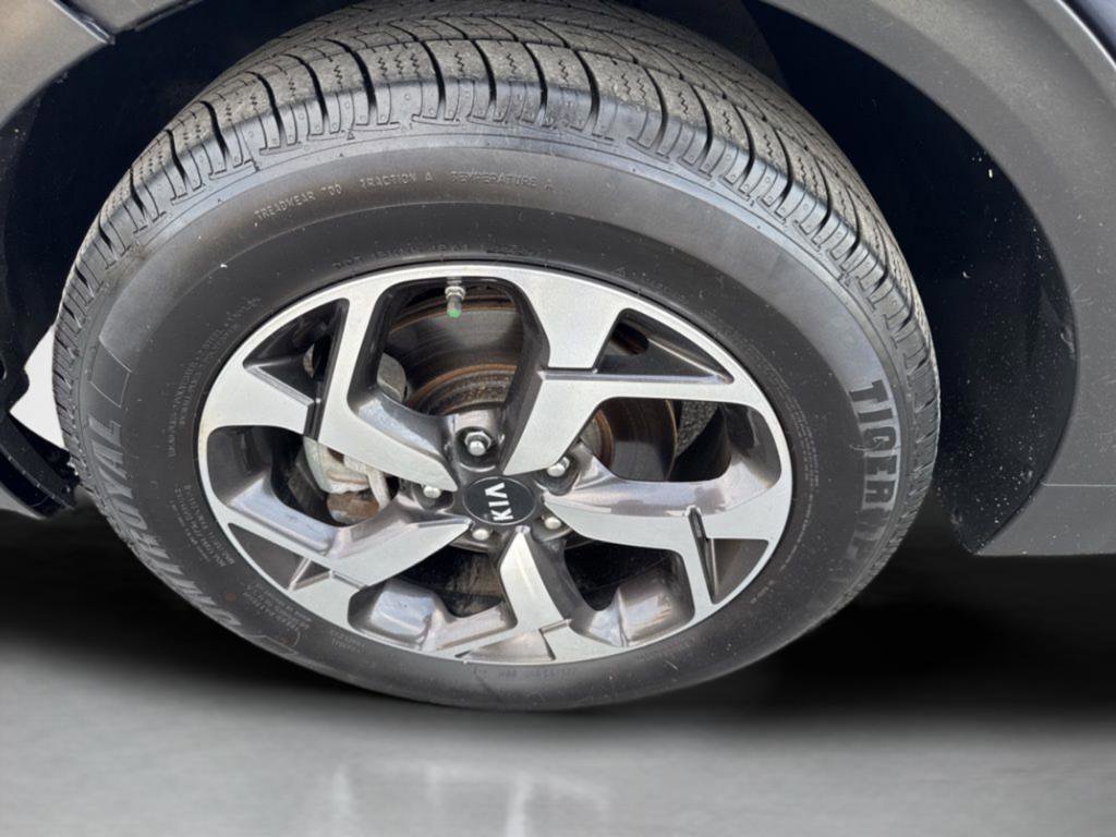 Used 2020 Kia Sportage LX image 18