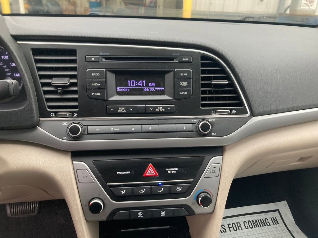 Used 2017 Hyundai Elantra SE w/ Cargo Package image 23