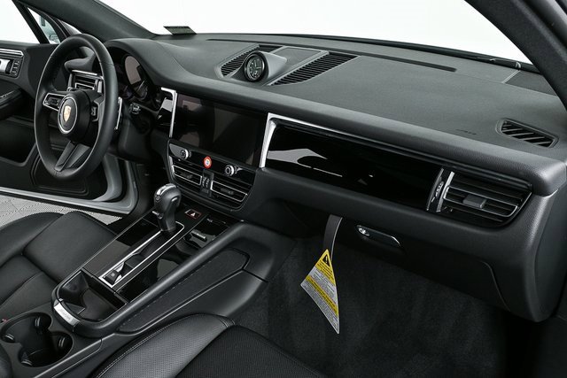 New 2025 Porsche Macan image 29