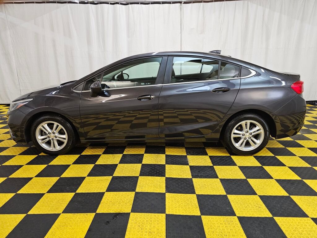 Used 2017 Chevrolet Cruze LT FWD image 6