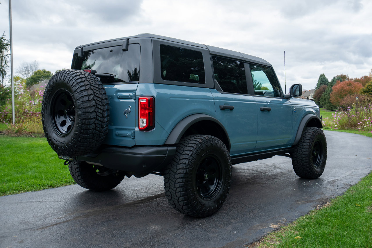Used 2022 Ford Bronco Black Diamond image 3