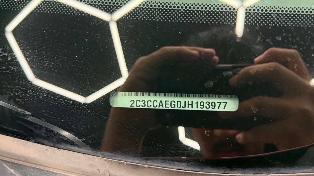 Used 2018 Chrysler 300 Limited RWD image 23