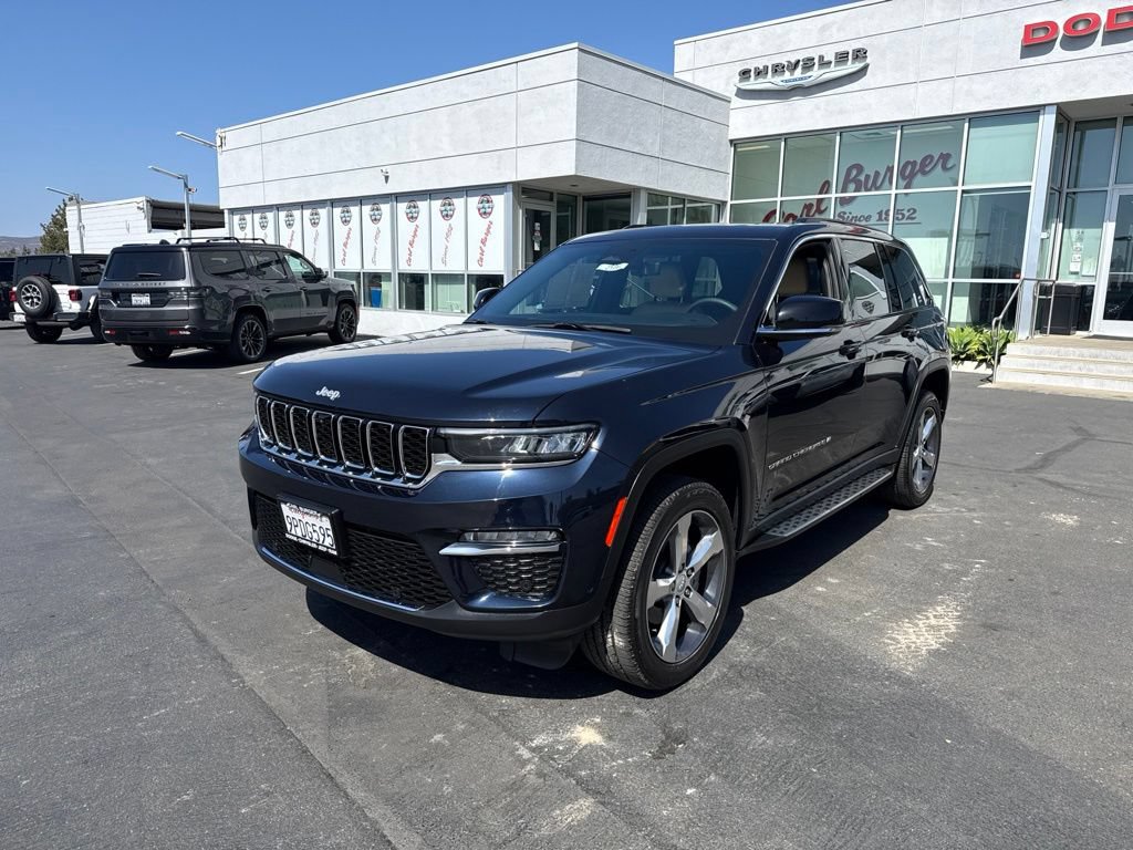 Certified 2024 Jeep Grand Cherokee Limited w/ Luxury Tech Group II RWD image 3