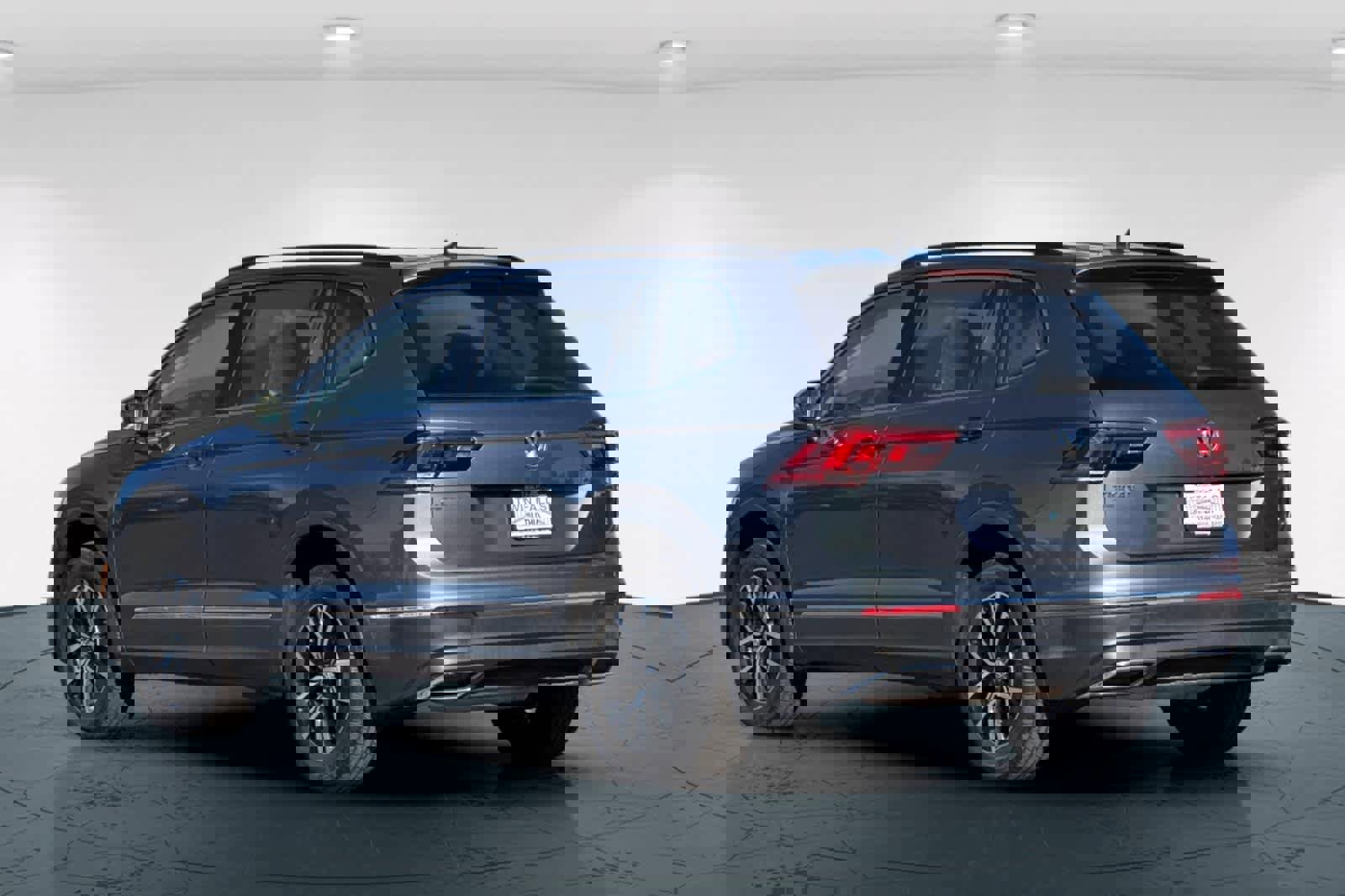 Used 2021 Volkswagen Tiguan SE image 8