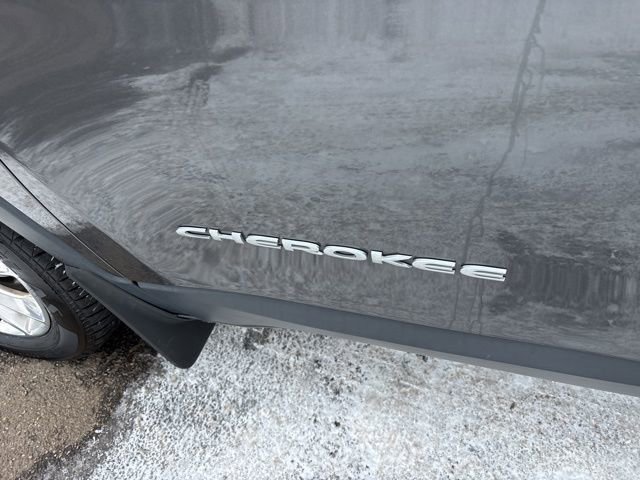 Used 2017 Jeep Cherokee Limited image 50
