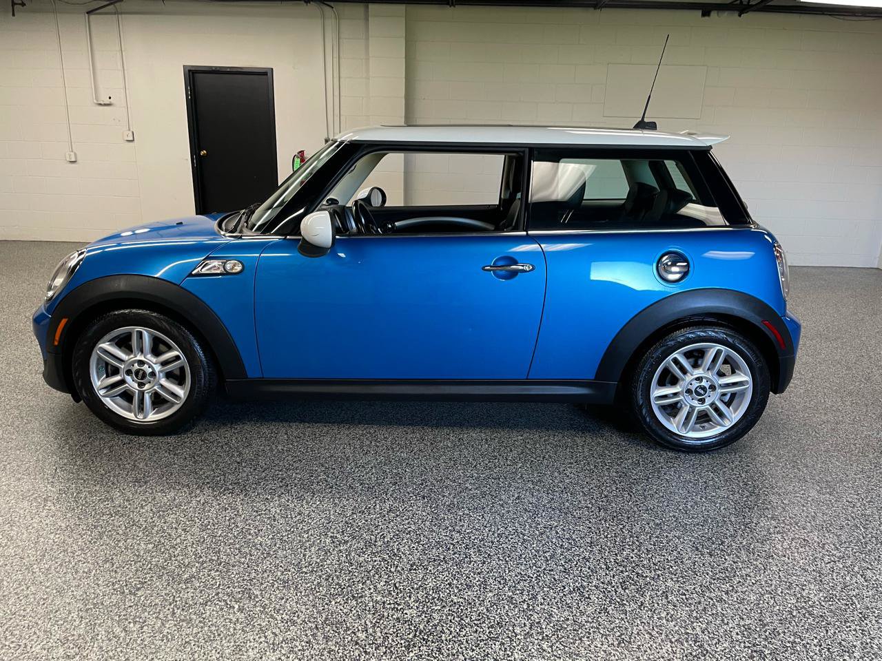 Used 2011 MINI Cooper S FWD image 9