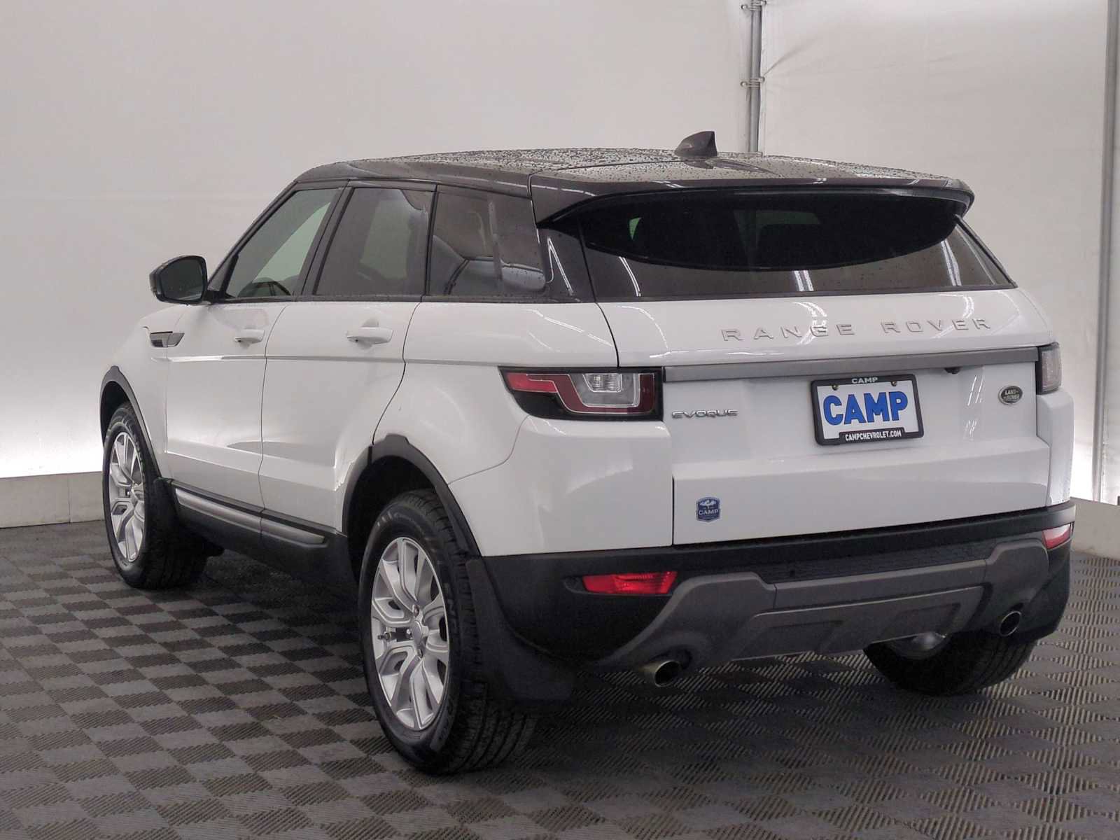 Used 2019 Land Rover Range Rover Evoque SE image 4