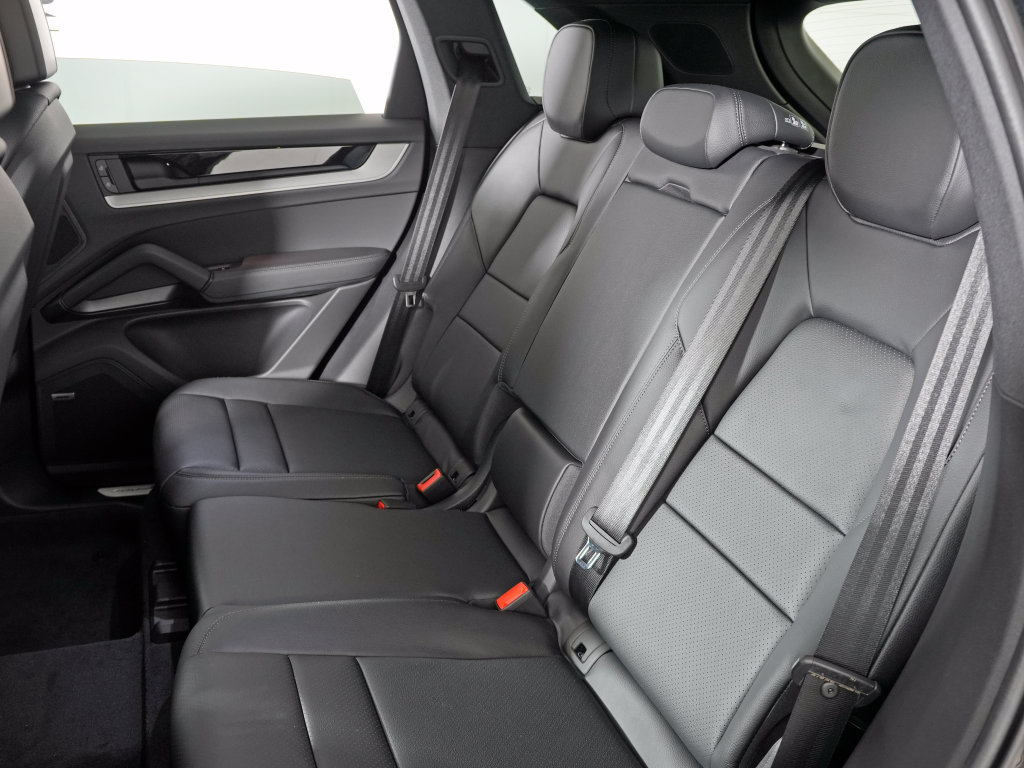 New 2026 Porsche Cayenne AWD/4WD image 32