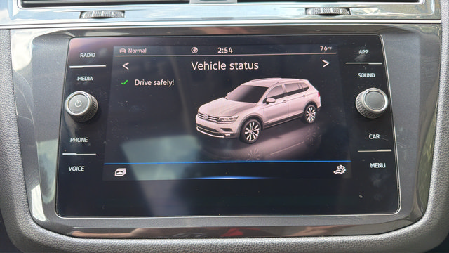 Used 2021 Volkswagen Tiguan SE w/ Panoramic Sunroof Package AWD/4WD image 28