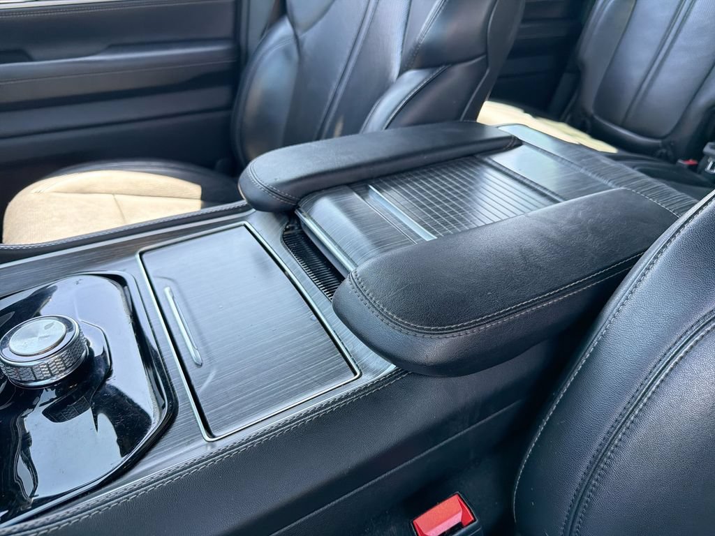 Used 2024 Jeep Wagoneer L Series II w/ Flexible Seating Group RWD image 21