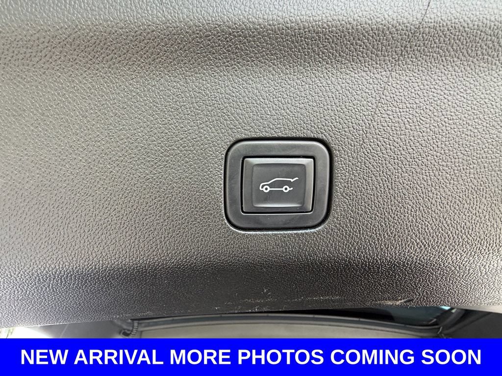 Used 2022 Chevrolet Tahoe LT w/ Luxury Package RWD image 17