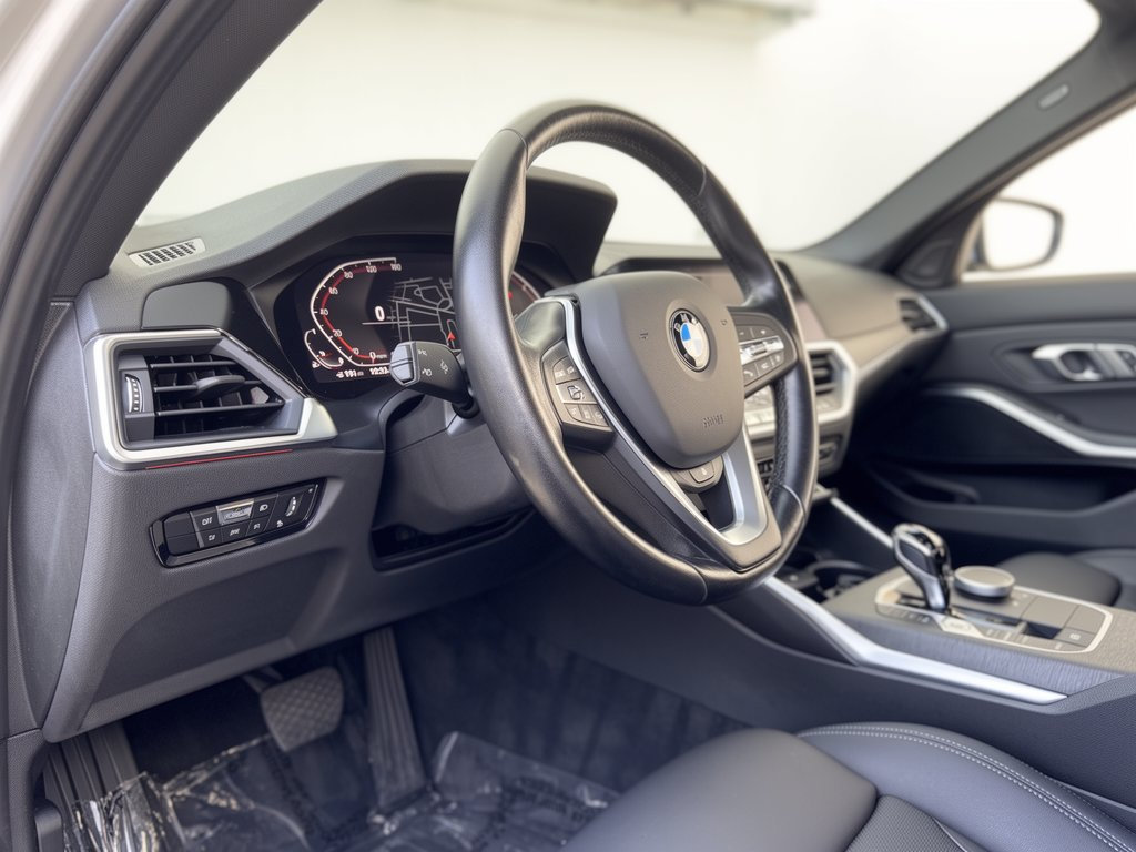 Used 2022 BMW 330i xDrive Sedan w/ Driving Assistance Package AWD/4WD image 4