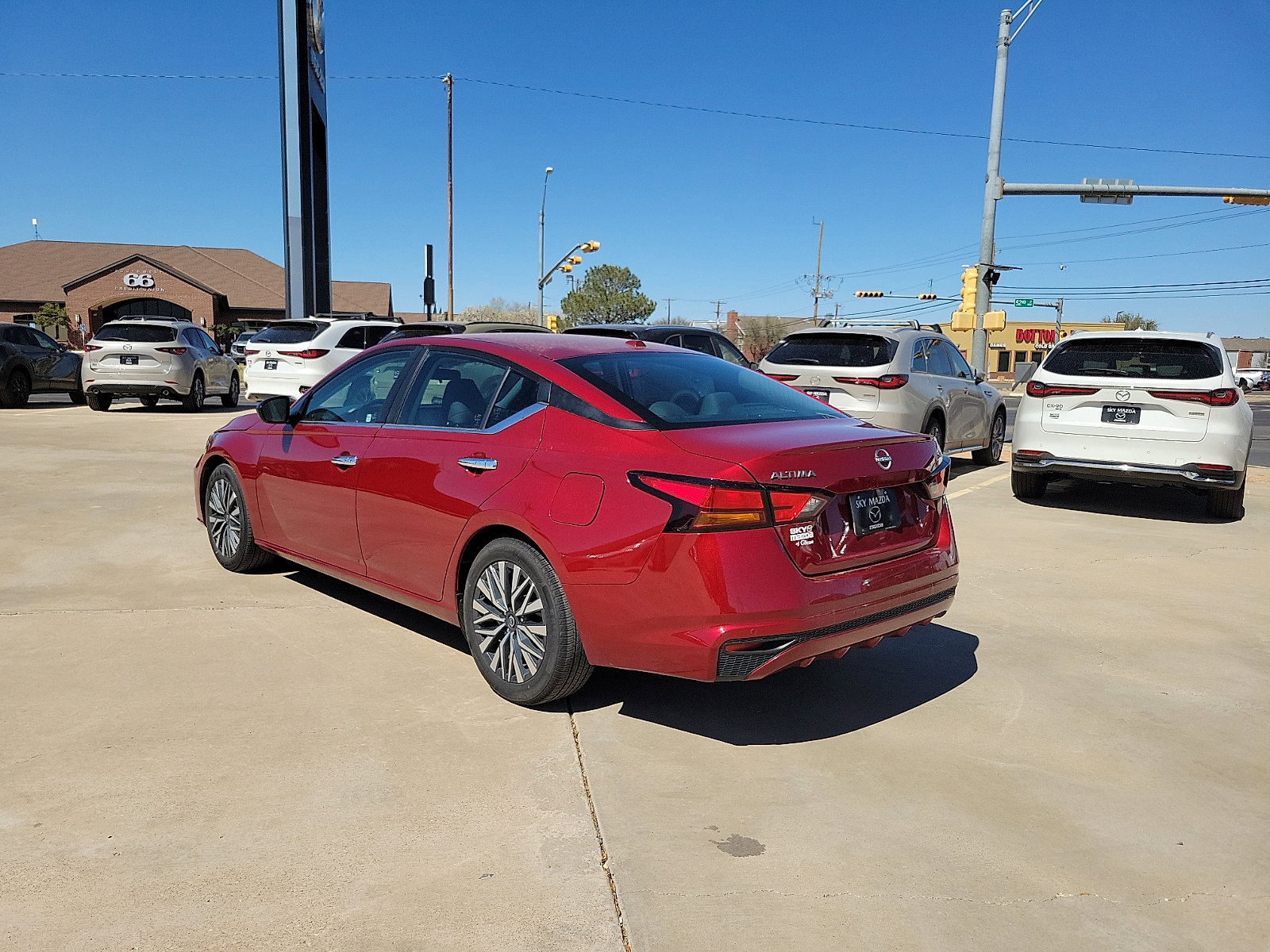 Used 2024 Nissan Altima 2.5 SV image 5