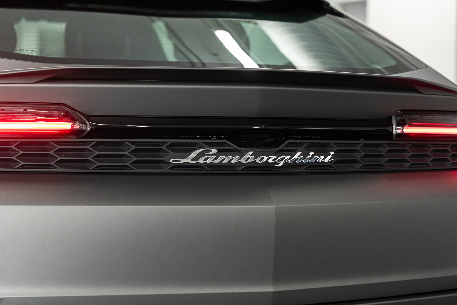 Used 2025 Lamborghini Urus S AWD/4WD image 7