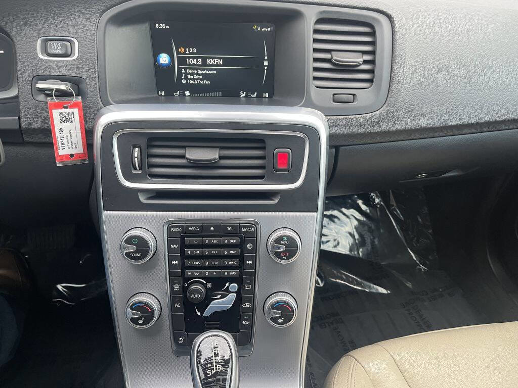 Used 2017 Volvo S60 T5 Dynamic image 13