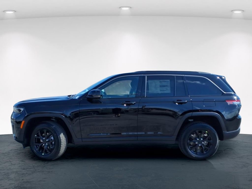 New 2026 Jeep Grand Cherokee Laredo image 5
