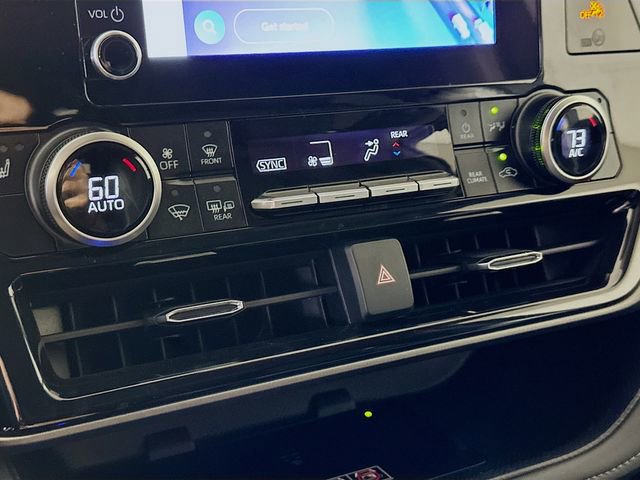 Used 2025 Toyota Highlander XLE image 18