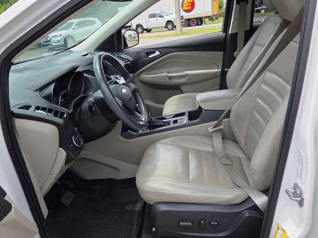 Used 2018 Ford Escape Titanium FWD image 3
