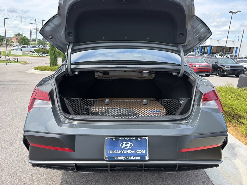 New 2026 Hyundai Elantra Limited FWD image 11