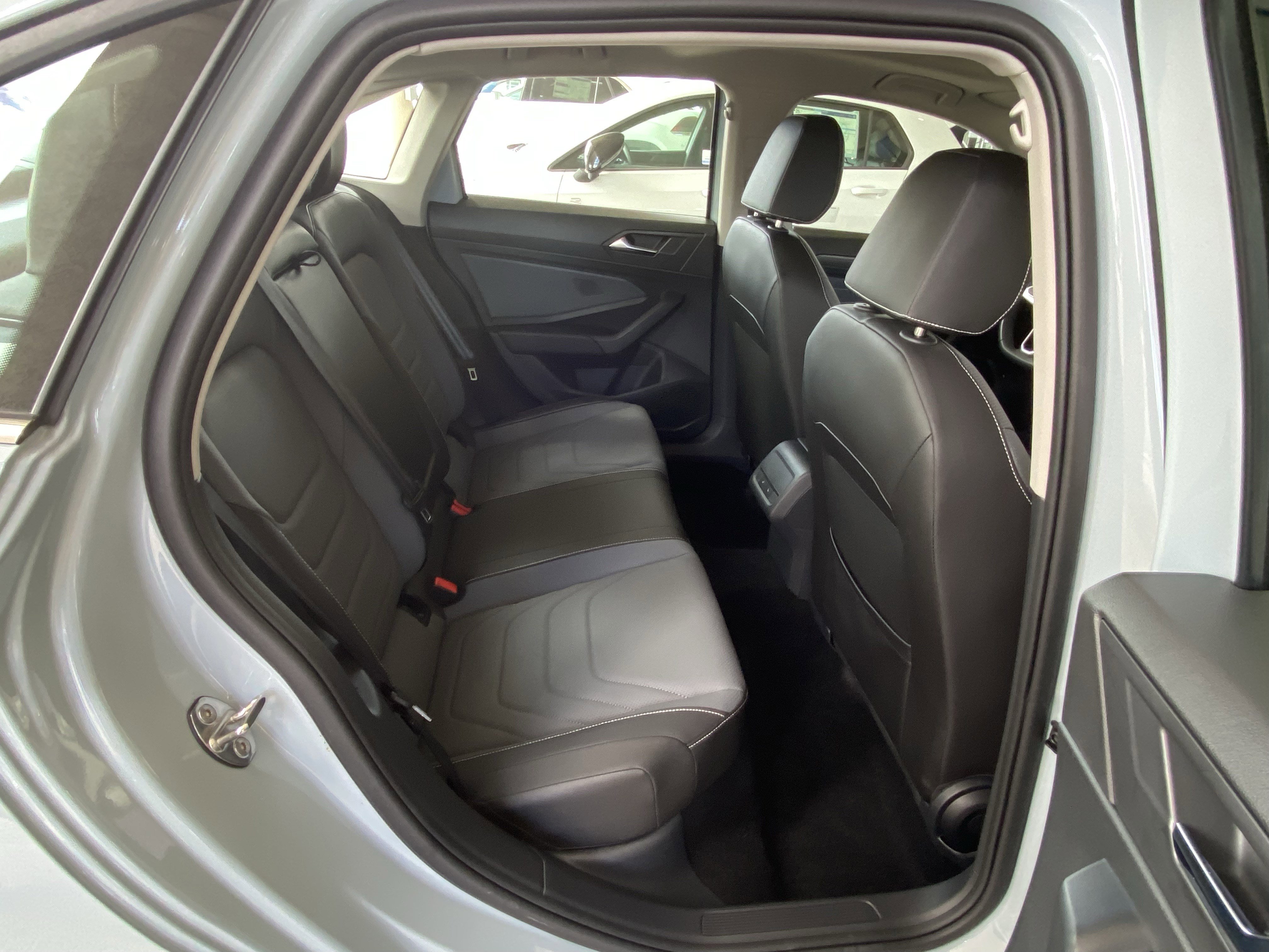 Certified 2025 Volkswagen Jetta SEL image 27