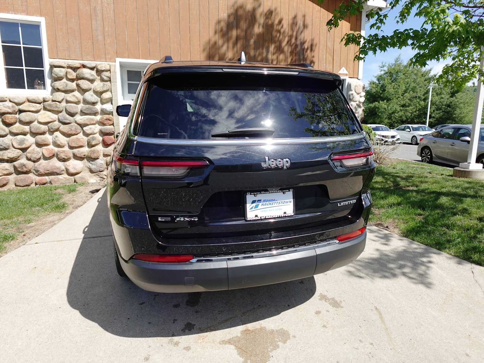 Used 2022 Jeep Grand Cherokee L Limited AWD/4WD image 5