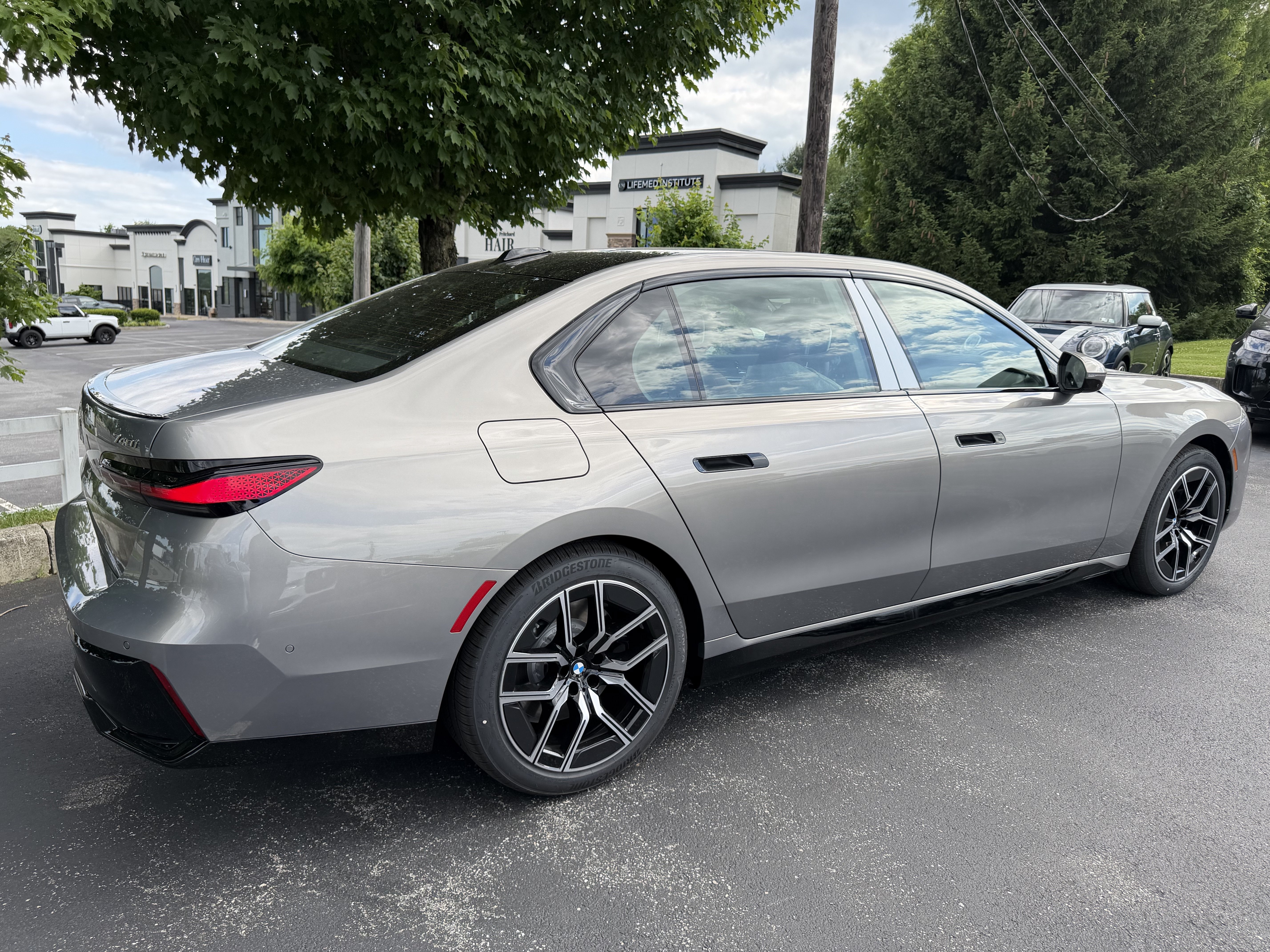 New 2026 BMW 740i xDrive w/ Premium Package AWD/4WD image 4