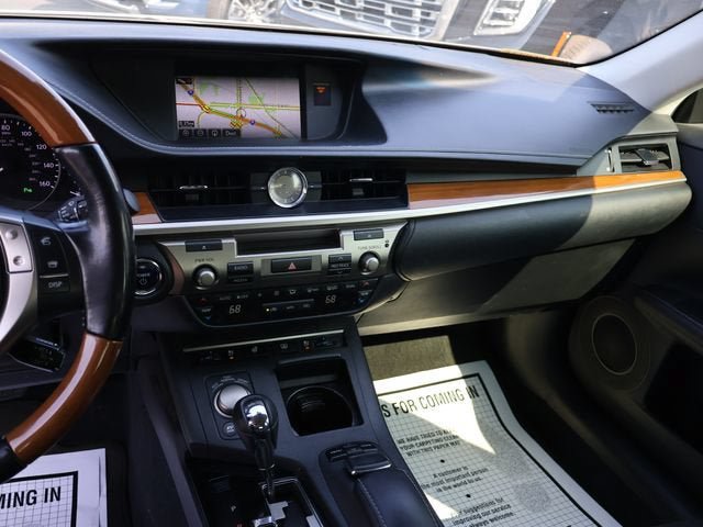 Used 2015 Lexus ES 300h w/ Navigation System Package FWD image 21