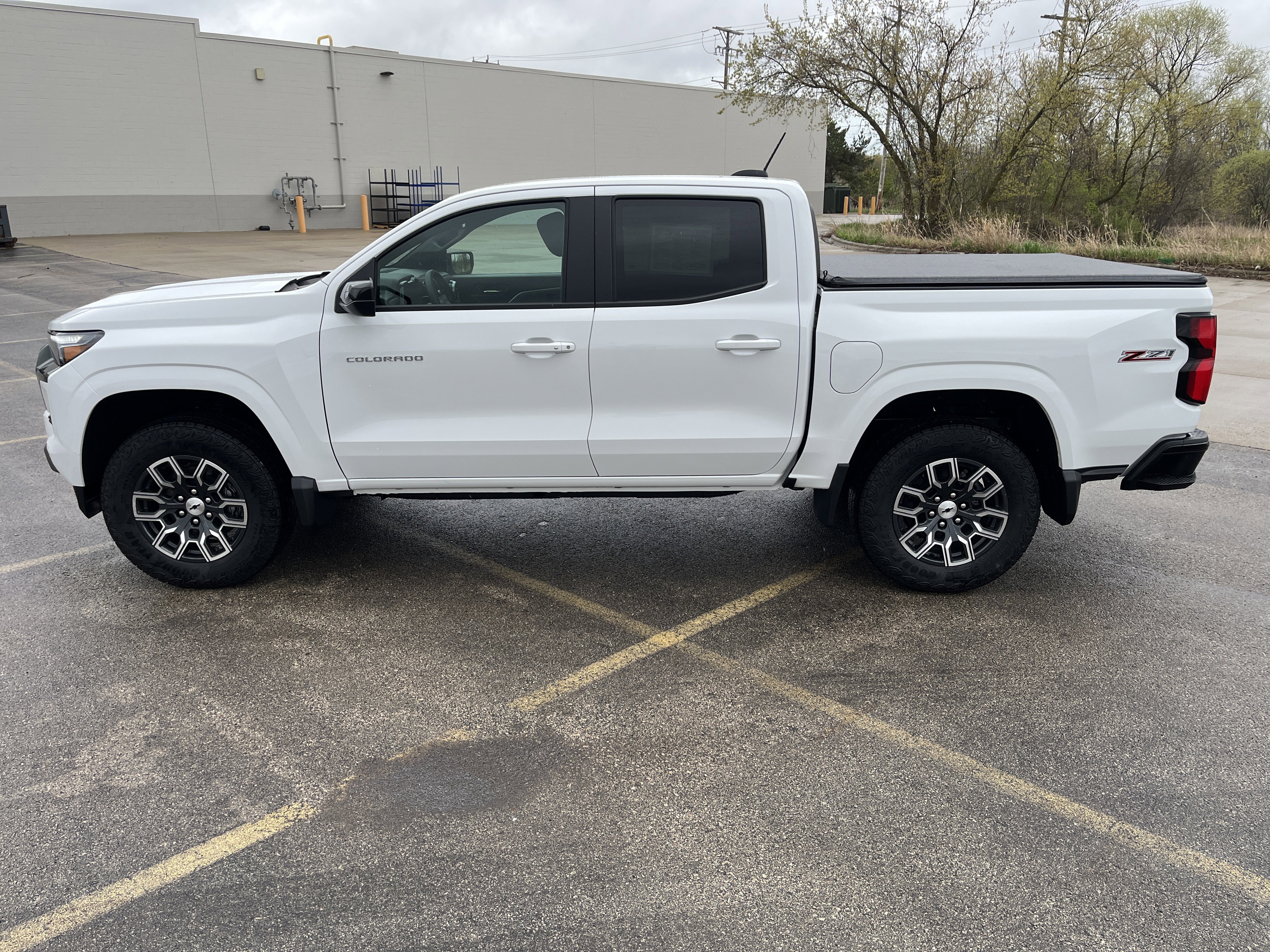 Used 2026 Chevrolet Colorado Z71 AWD/4WD image 3