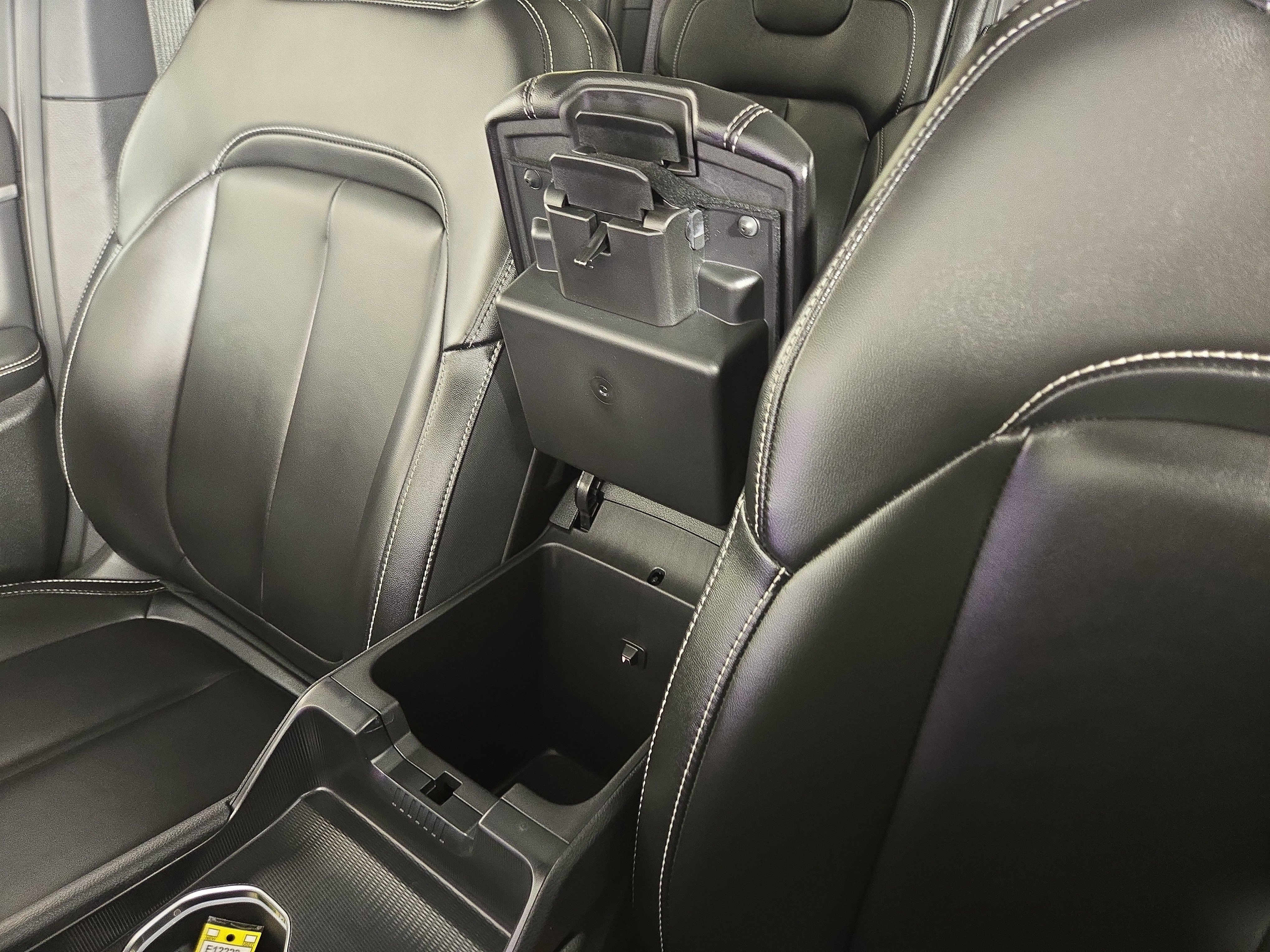 Used 2025 Jeep Grand Cherokee Limited w/ Black Appearance Package image 30