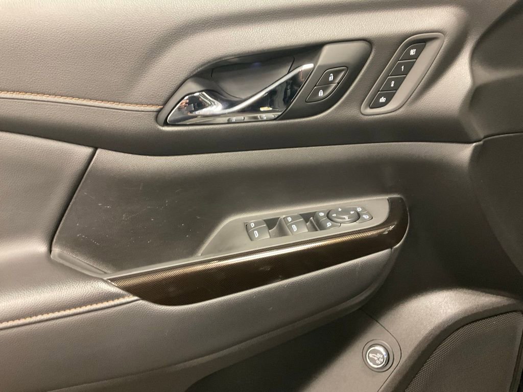 Used 2021 GMC Acadia AT4 w/ Technology Package image 12