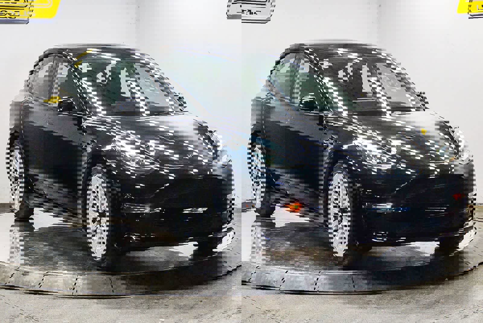 Used 2023 Tesla Model 3 Standard Range image 5