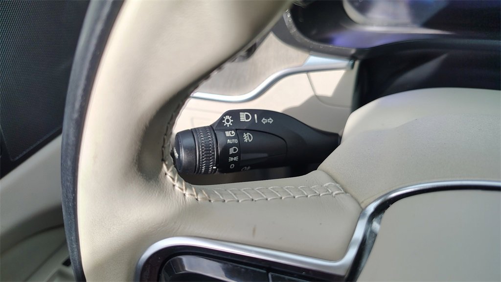 Certified 2023 Volvo XC60 B5 Plus w/ Climate Package image 17