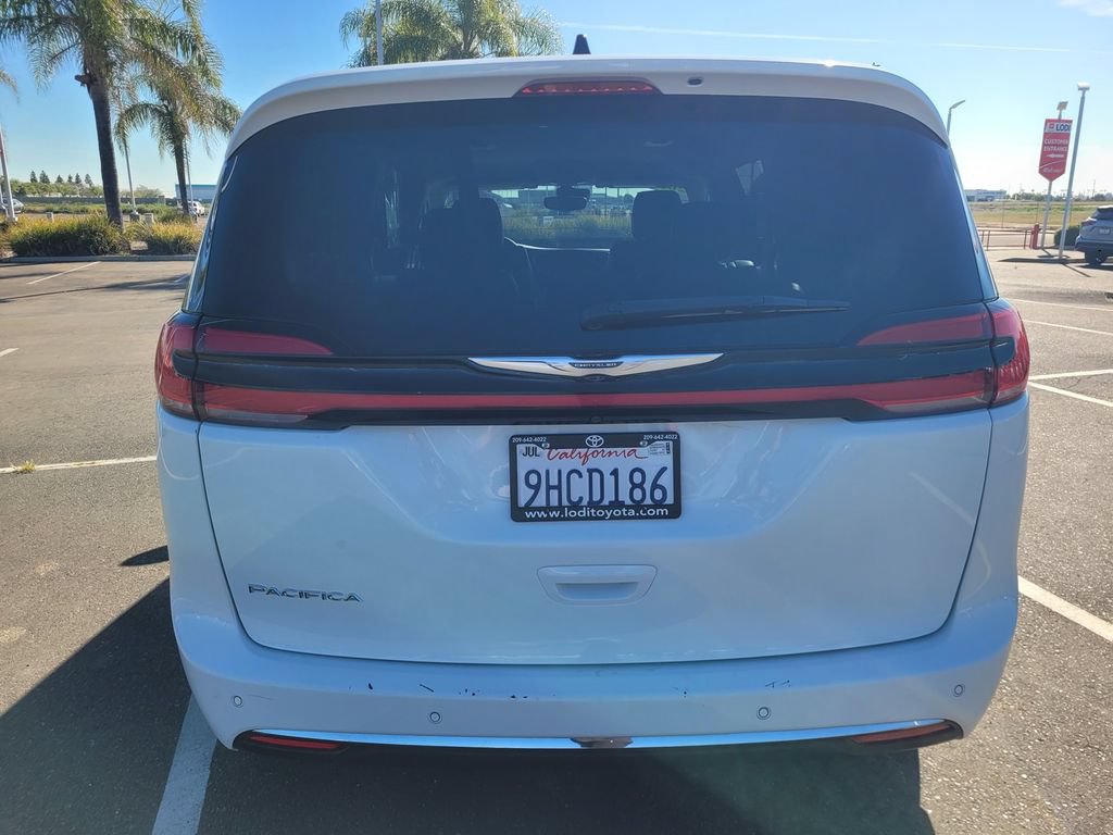 Used 2023 Chrysler Pacifica Touring-L FWD image 5