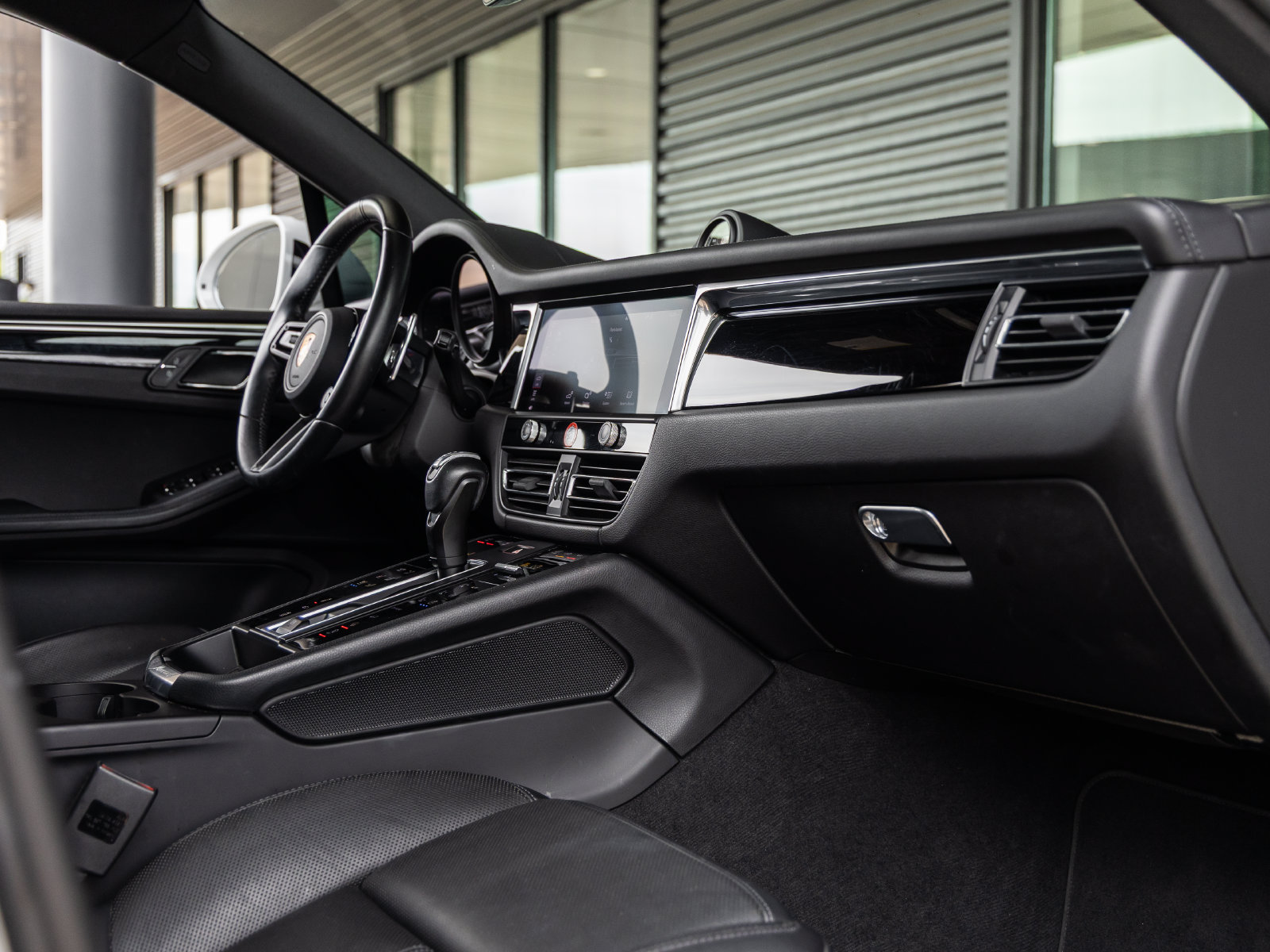 Certified 2022 Porsche Macan S AWD/4WD image 40