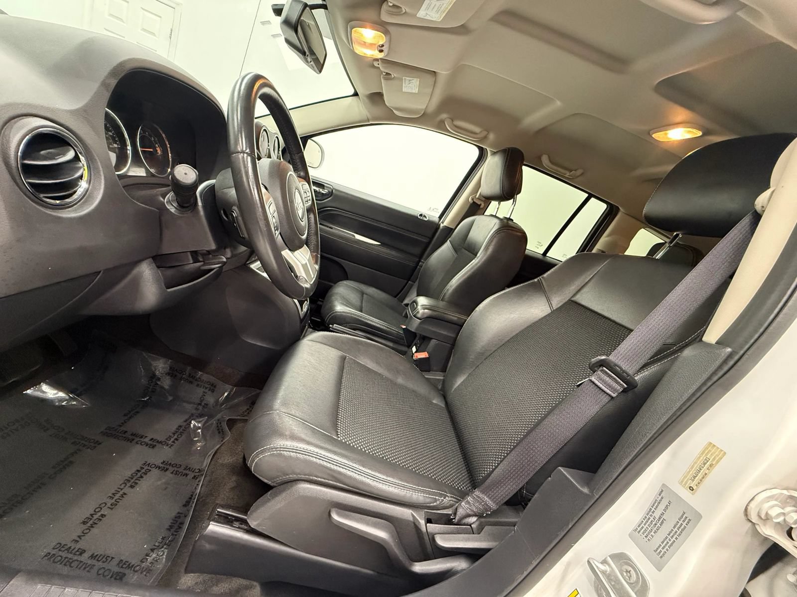 Used 2015 Jeep Compass Latitude AWD/4WD image 17