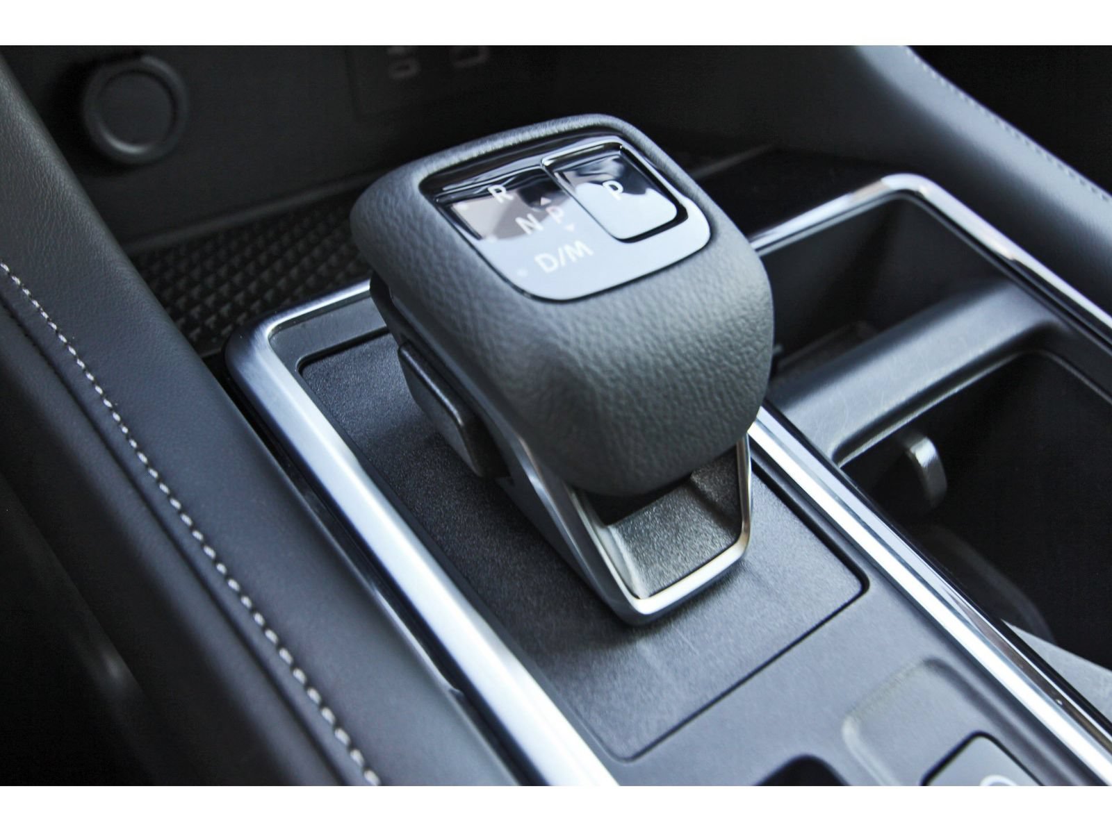 Certified 2025 Nissan Pathfinder SV FWD image 28