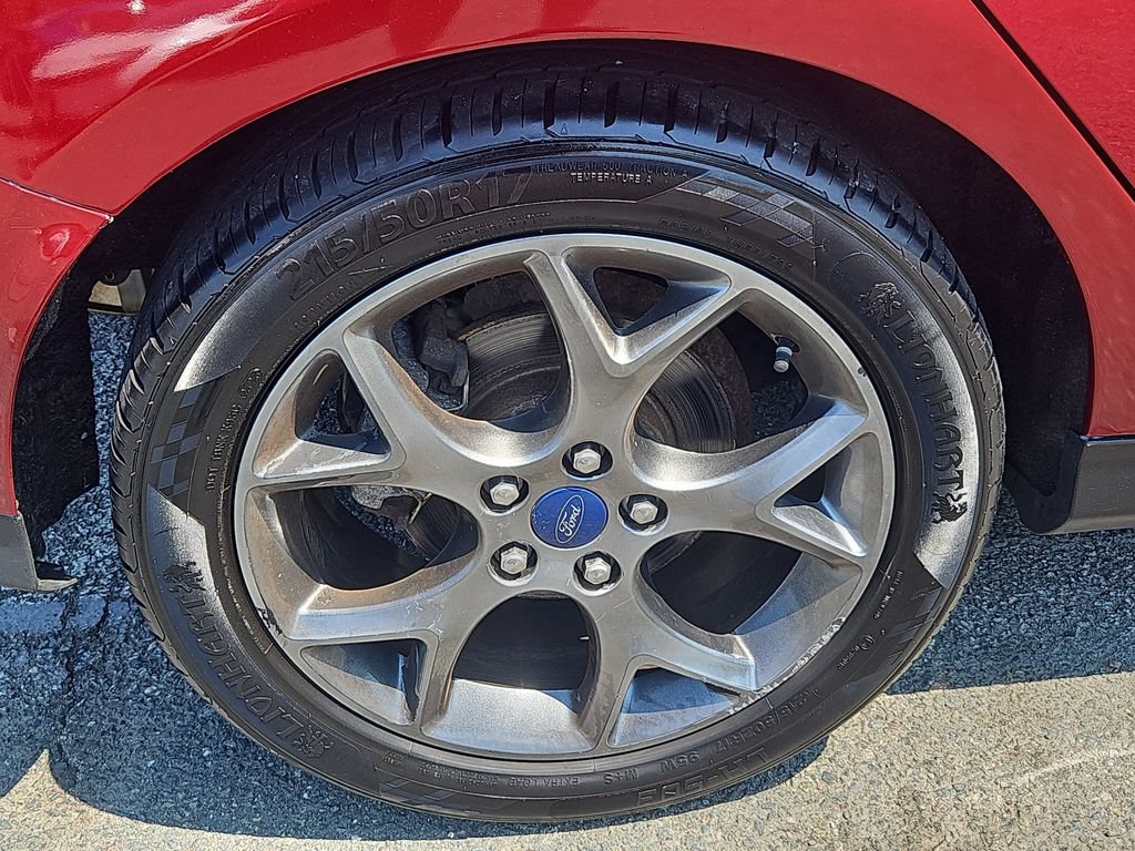 Used 2014 Ford Focus SE w/ Equipment Group 201A FWD image 9