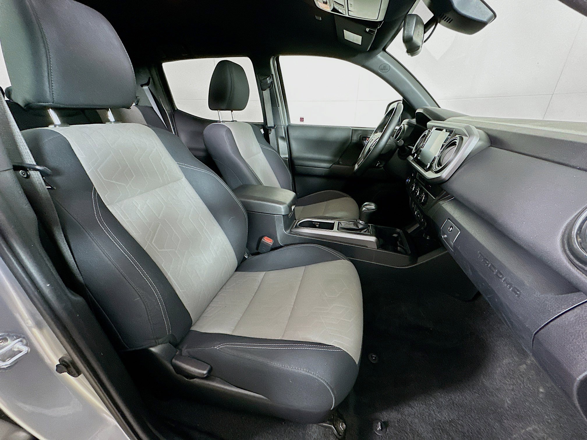 Used 2023 Toyota Tacoma TRD Off-Road image 28