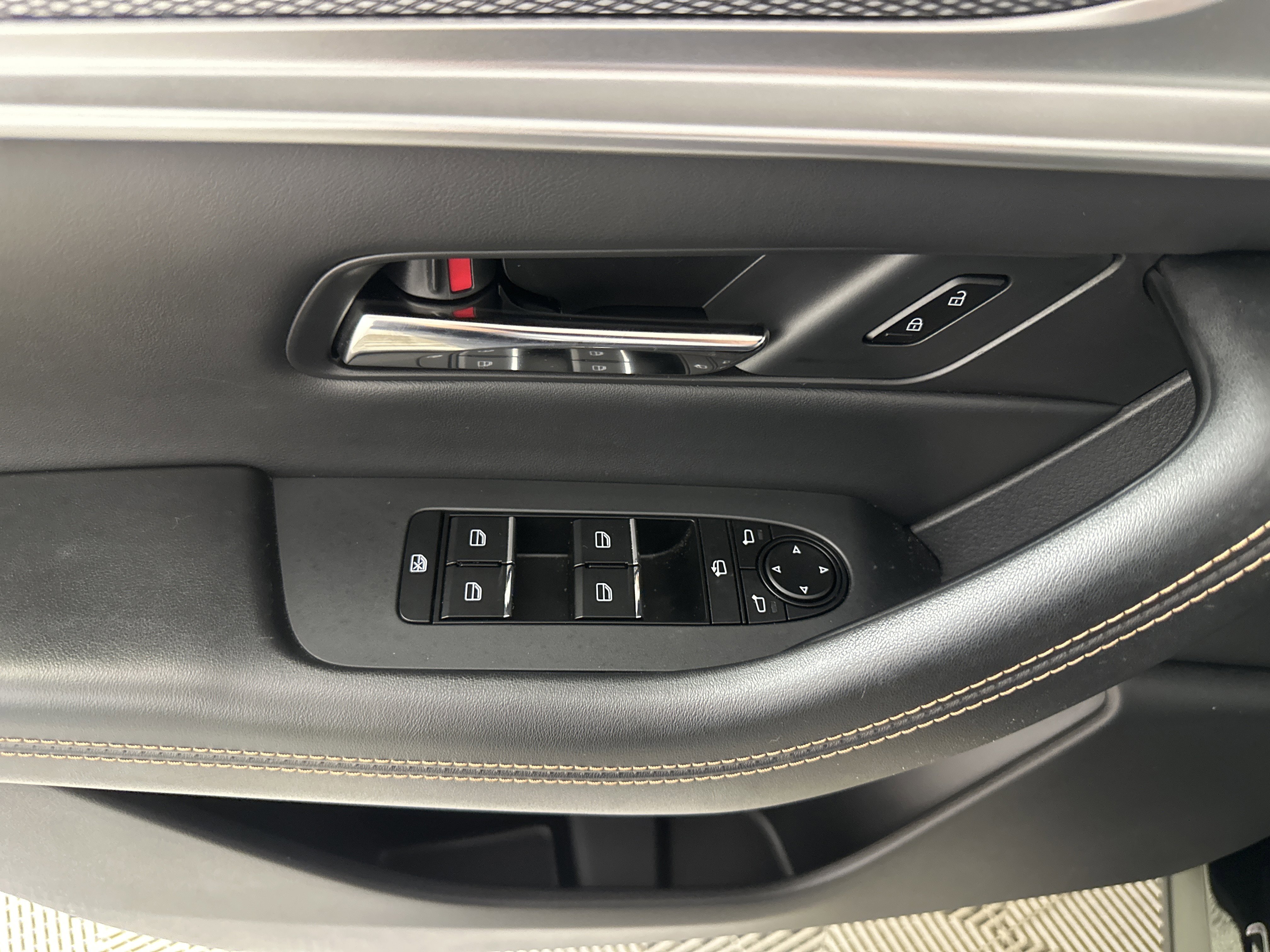 Certified 2025 MAZDA CX-70 Plug-In Hybrid w/ Premium Plus image 11