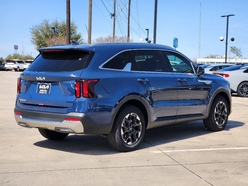 New 2026 Kia Sorento S image 4