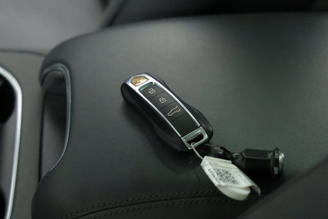 Used 2022 Porsche Cayenne Platinum Edition image 43