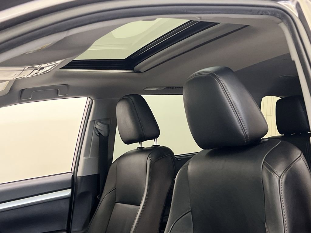 Used 2019 Toyota Highlander XLE image 22