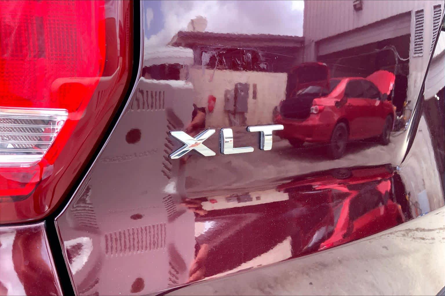 Used 2019 Ford Explorer XLT w/ Equipment Group 201A FWD image 10