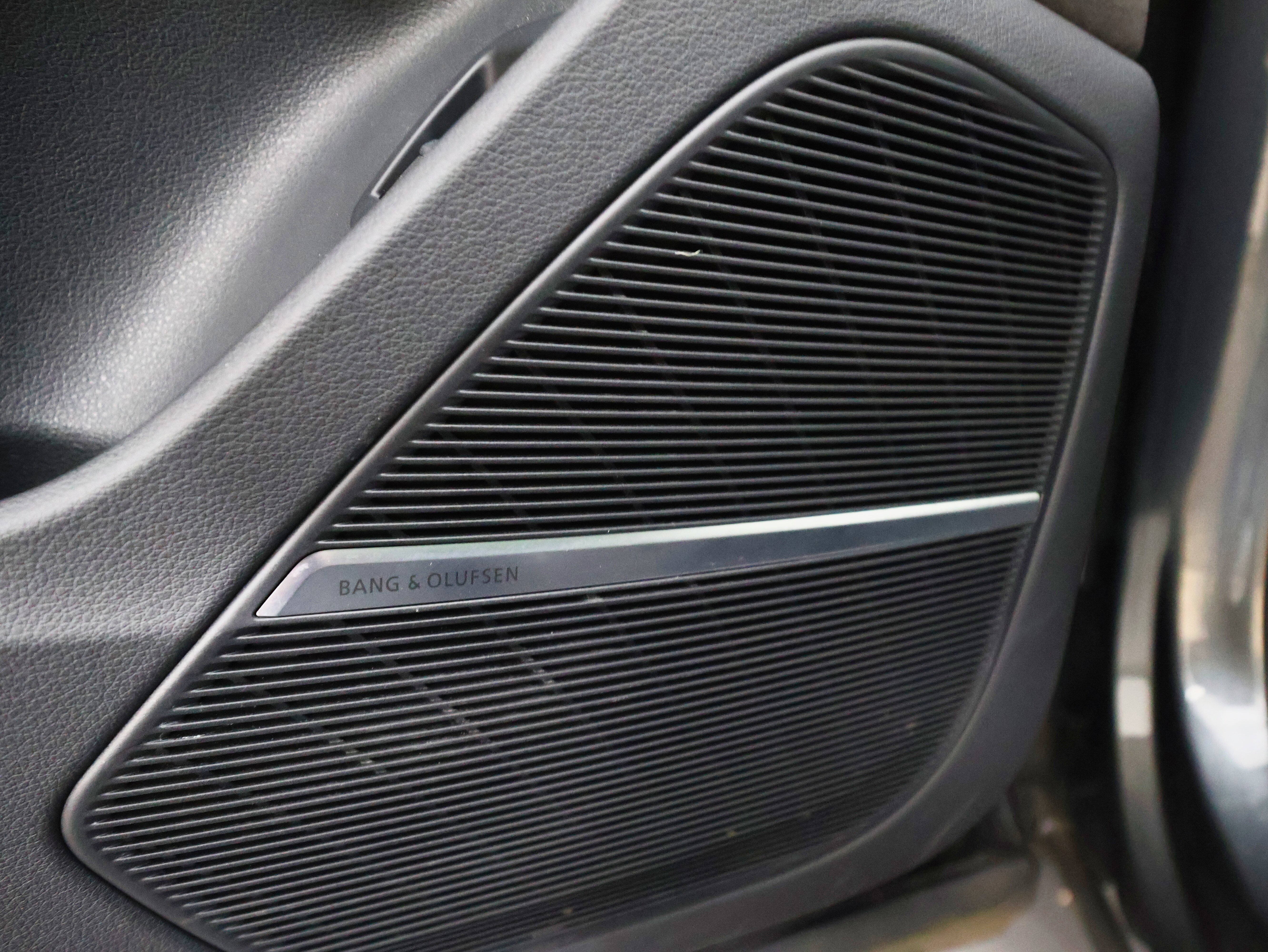 Used 2022 Audi RS Q8 w/ Black Optic Package image 31