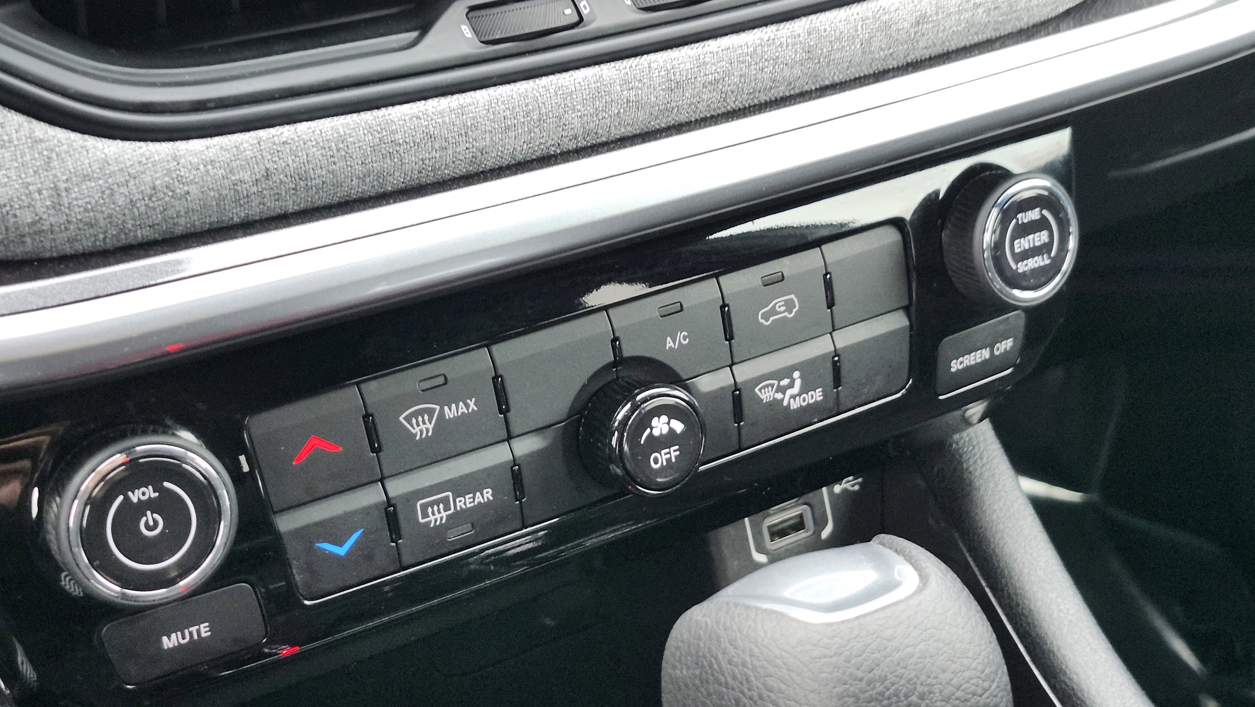 Used 2025 Jeep Compass Sport image 26