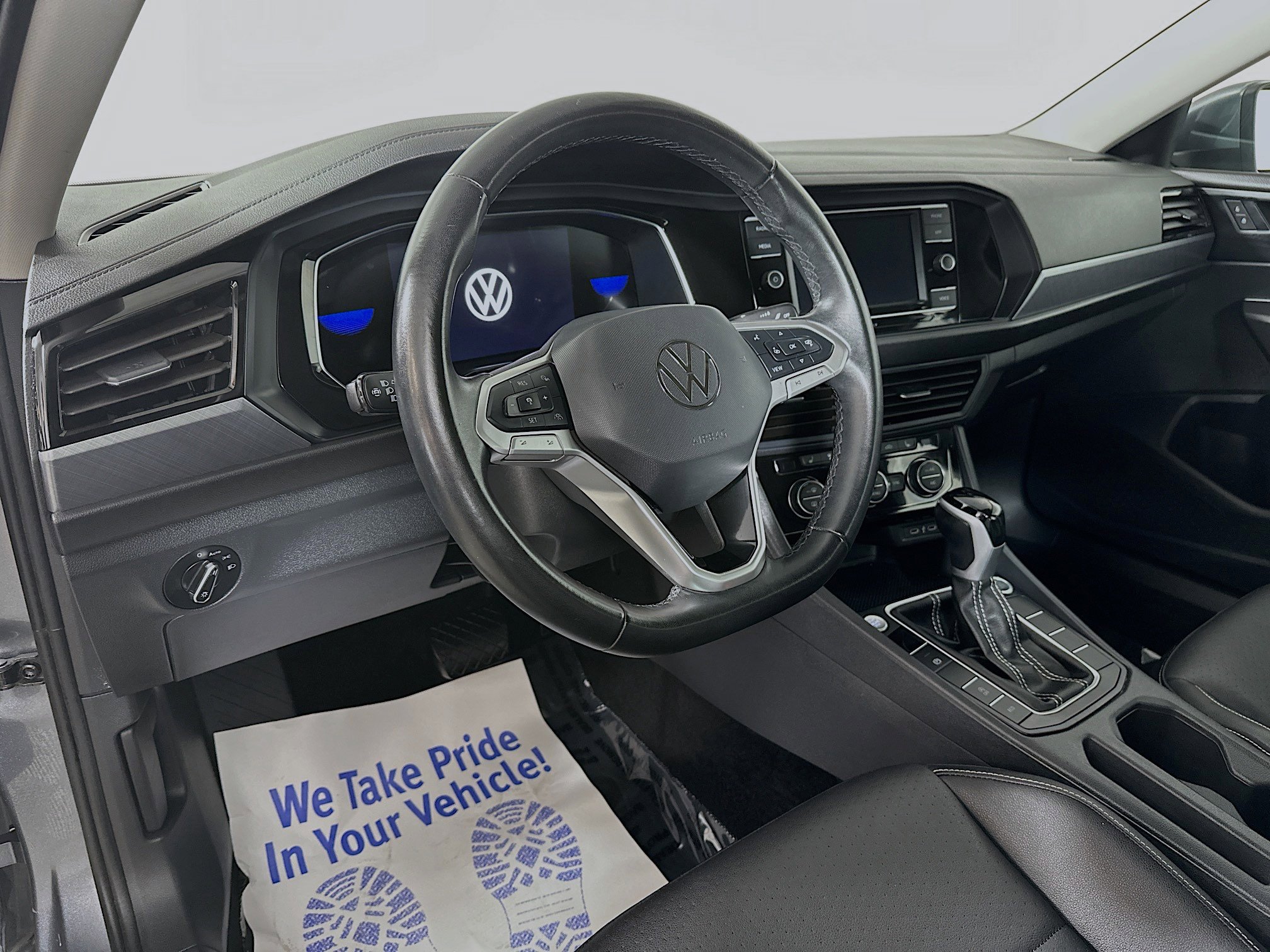 Used 2024 Volkswagen Jetta SE image 9