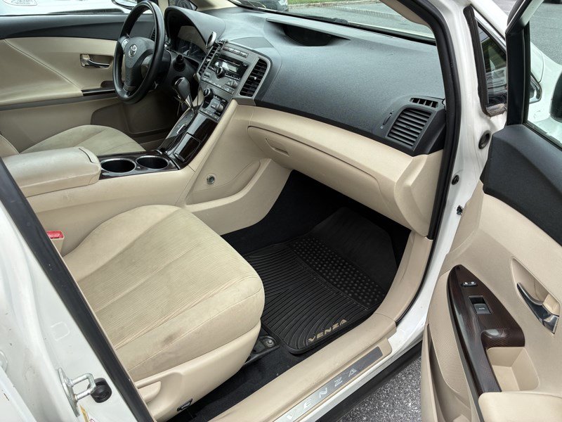 Used 2009 Toyota Venza FWD image 16