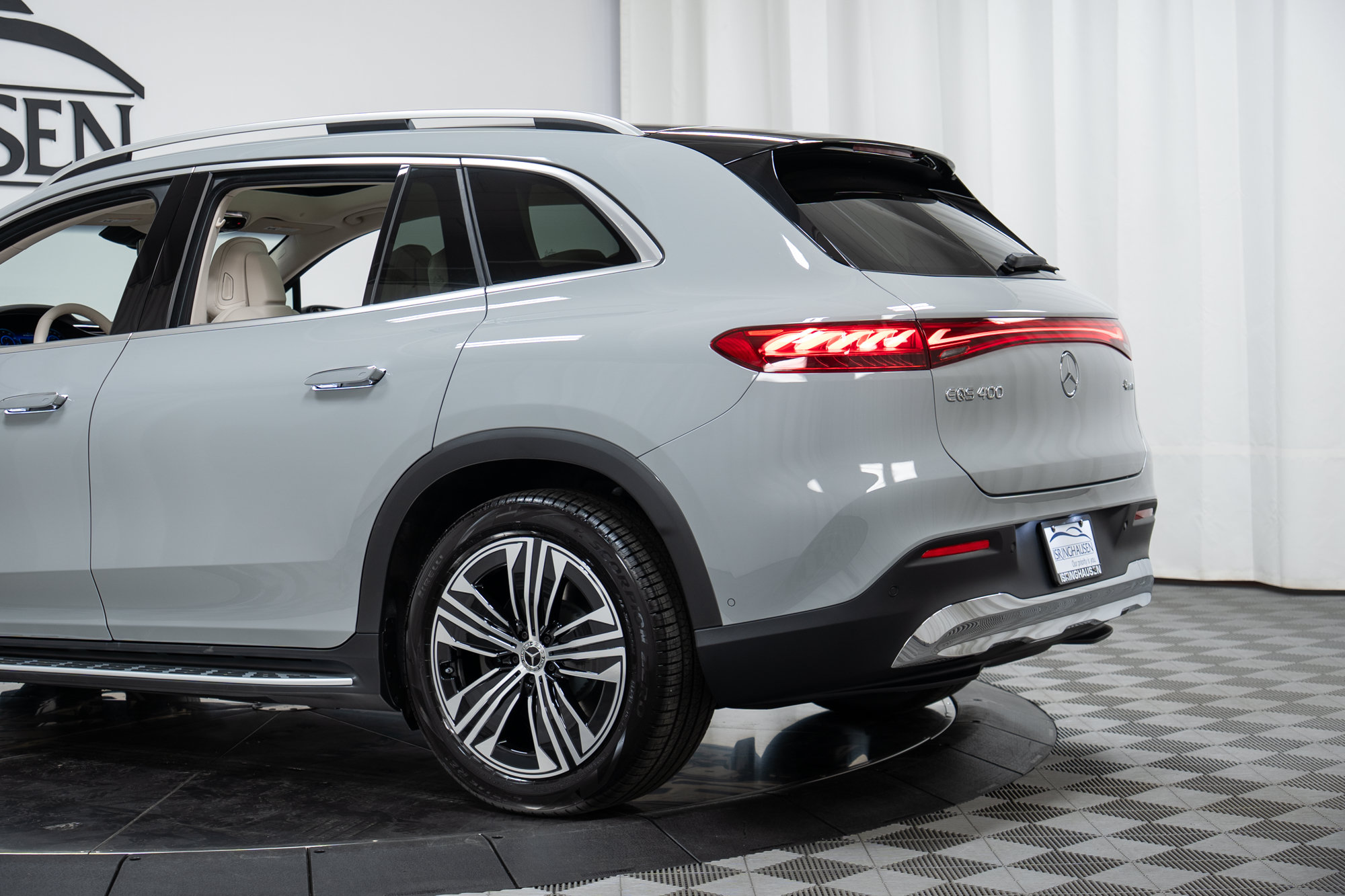 New 2026 Mercedes-Benz EQS 400 4MATIC SUV image 31