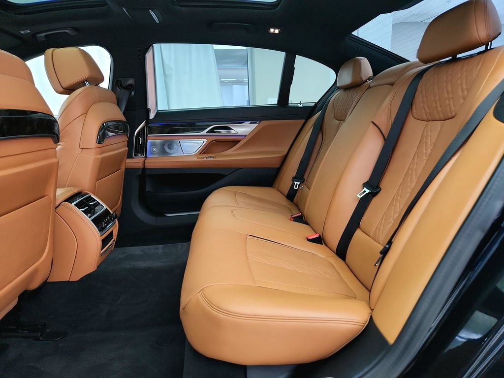 Used 2020 BMW 750i xDrive w/ Executive Package AWD/4WD image 31